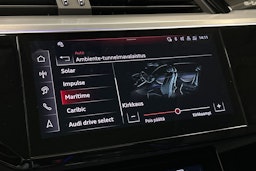 harmaa Audi Q8 e-tron 2024 kuva 34.