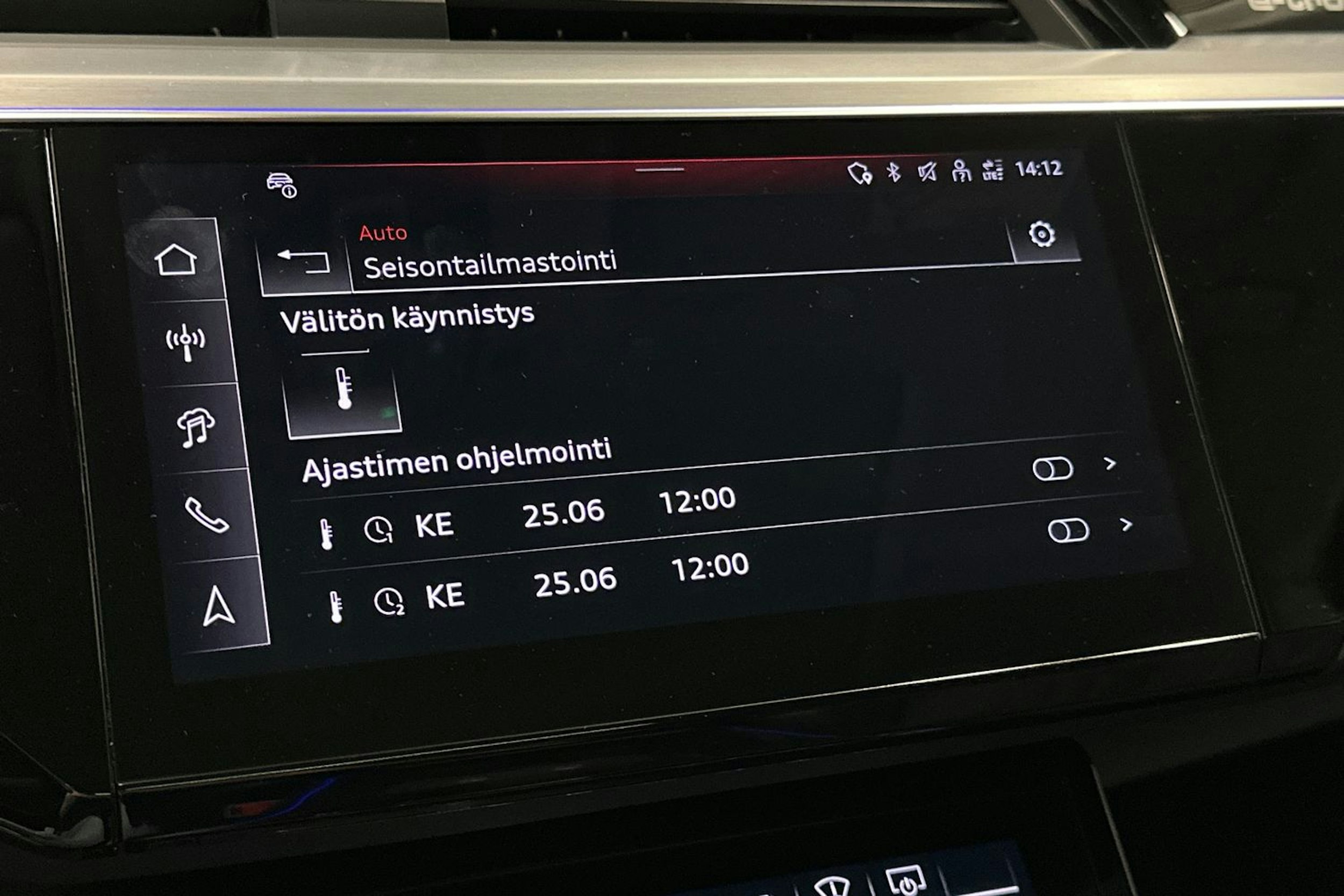 harmaa Audi Q8 e-tron 2024 kuva 37.