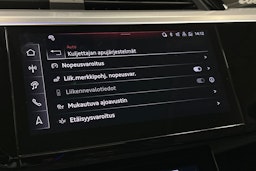 harmaa Audi Q8 e-tron 2024 kuva 38.