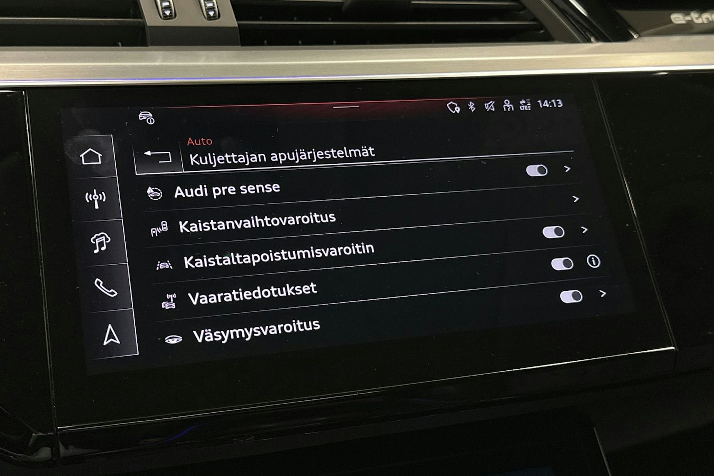 harmaa Audi Q8 e-tron 2024 kuva 39.
