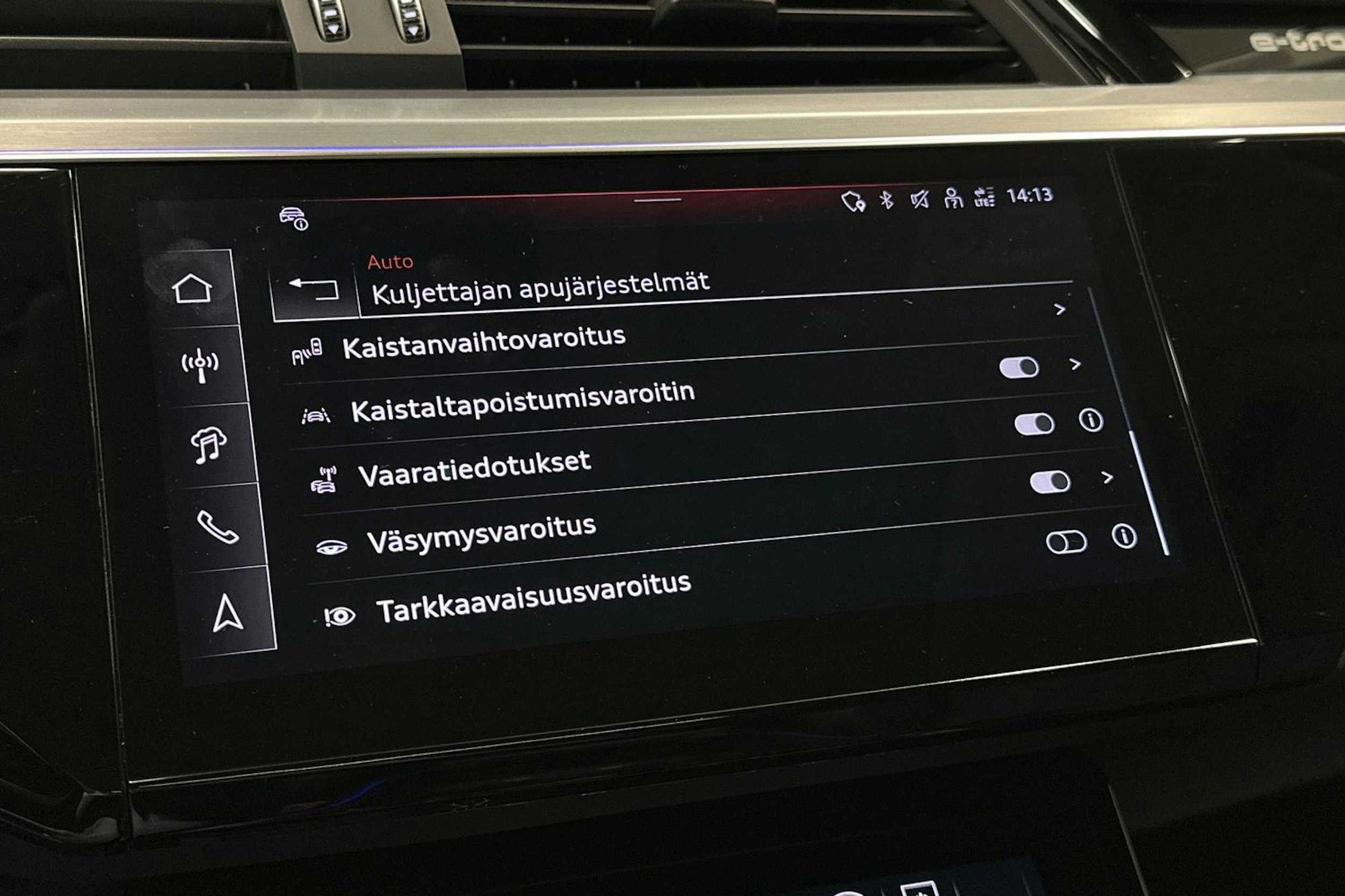 harmaa Audi Q8 e-tron 2024 kuva 40.