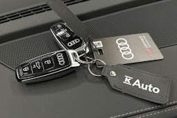 harmaa Audi Q8 e-tron 2024 kuva 44.