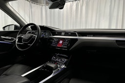 harmaa Audi Q8 e-tron 2024 kuva 45.