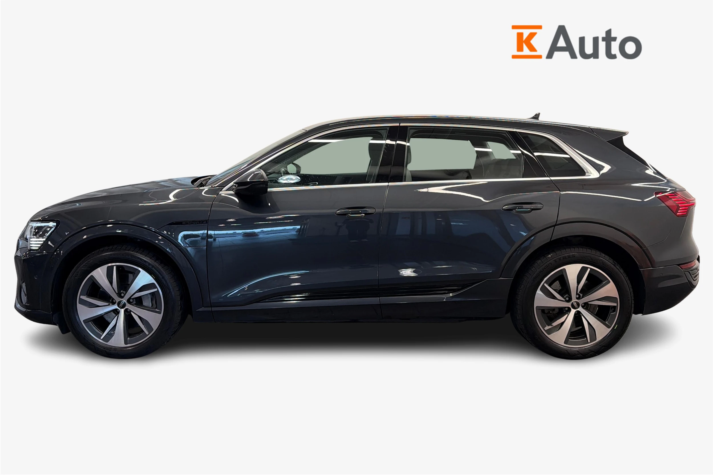harmaa Audi Q8 e-tron 2024 kuva 5.