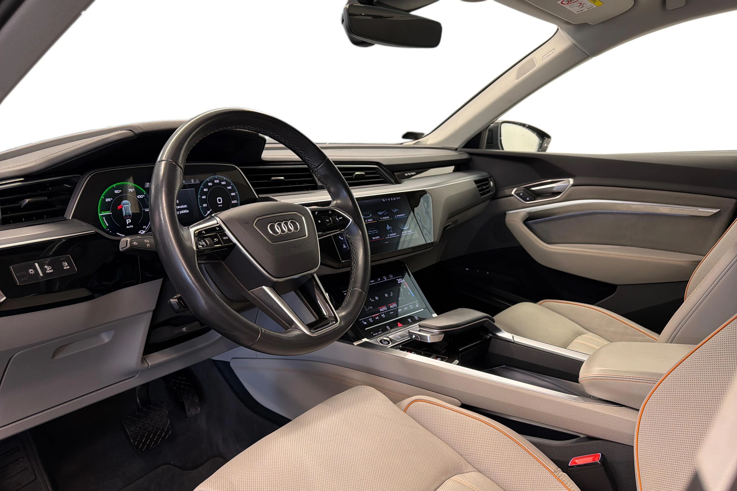 harmaa Audi Q8 e-tron 2024 kuva 6.