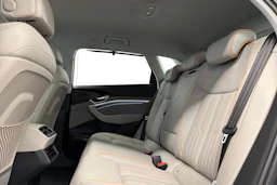 harmaa Audi Q8 e-tron 2024 kuva 8.