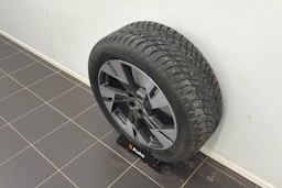 harmaa Audi Q8 e-tron 2024 kuva 10.