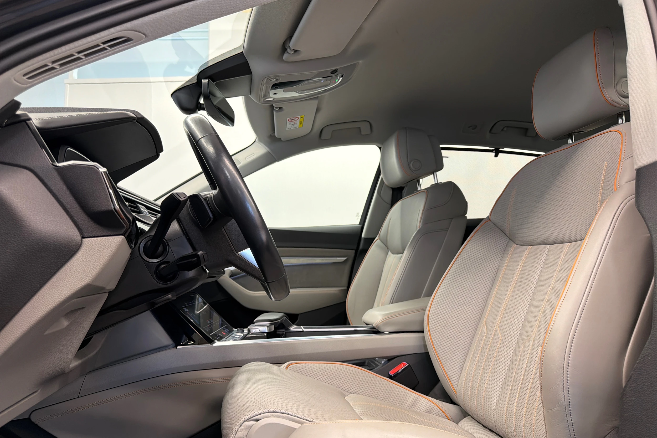 harmaa Audi Q8 e-tron 2024 kuva 15.