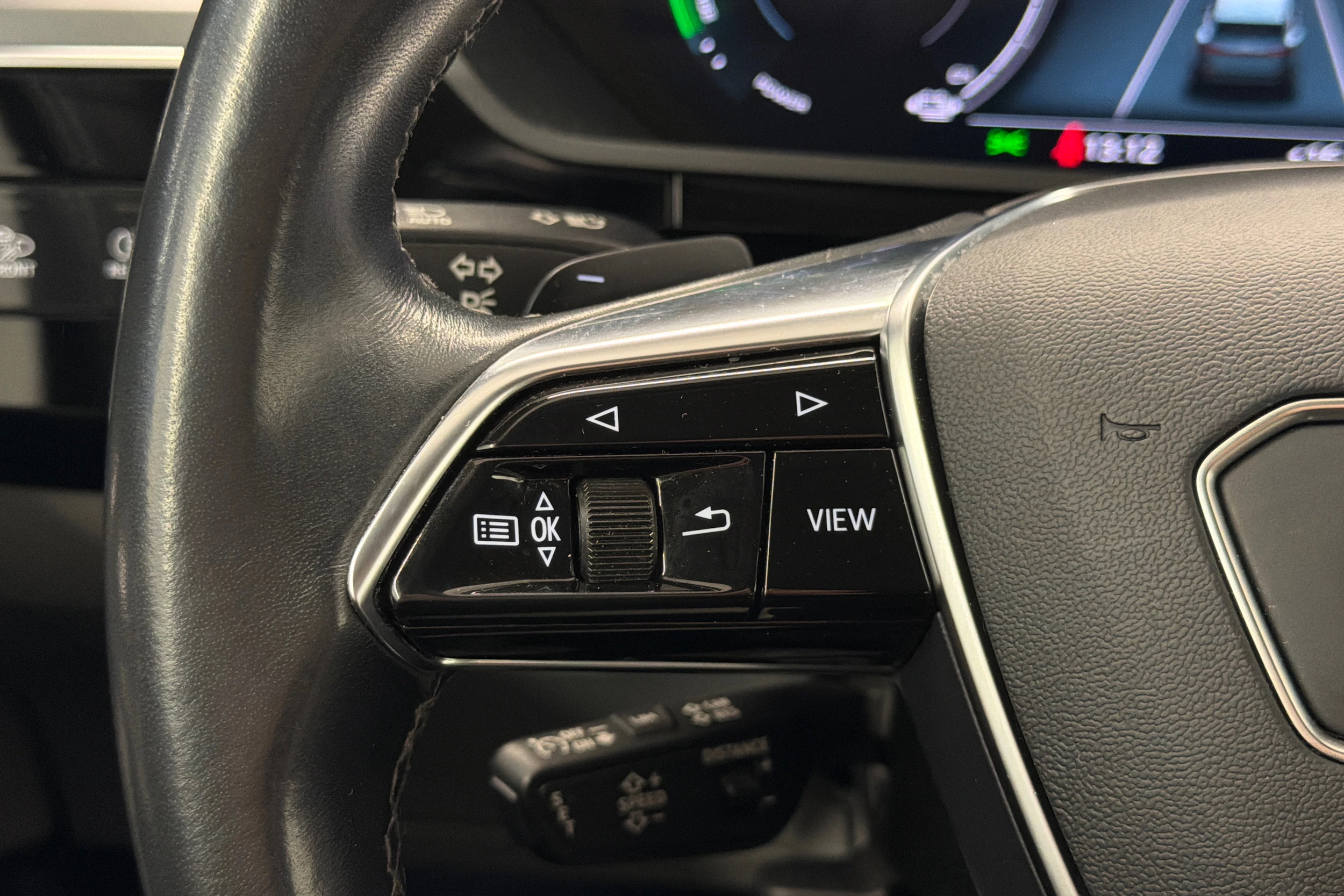 harmaa Audi Q8 e-tron 2024 kuva 17.