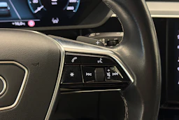 harmaa Audi Q8 e-tron 2024 kuva 18.