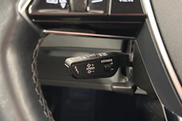 harmaa Audi Q8 e-tron 2024 kuva 19.