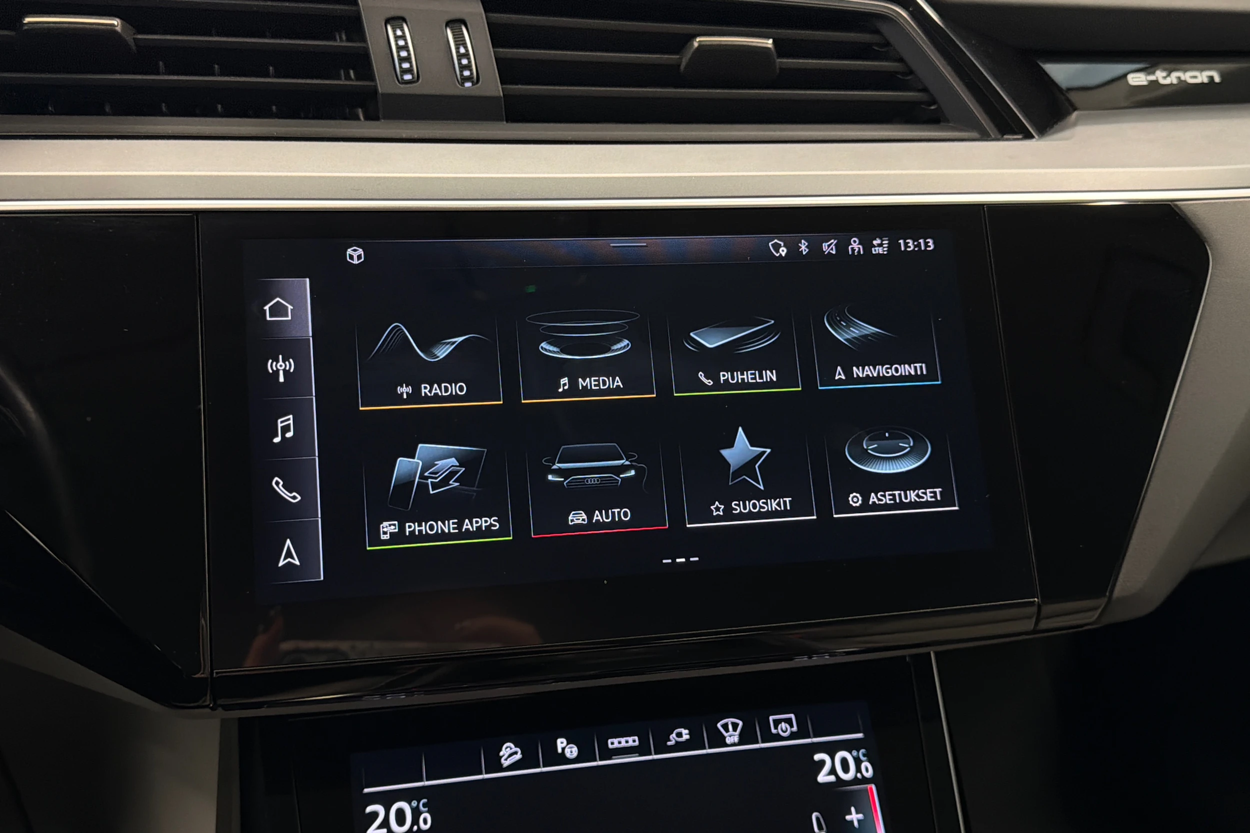 harmaa Audi Q8 e-tron 2024 kuva 25.