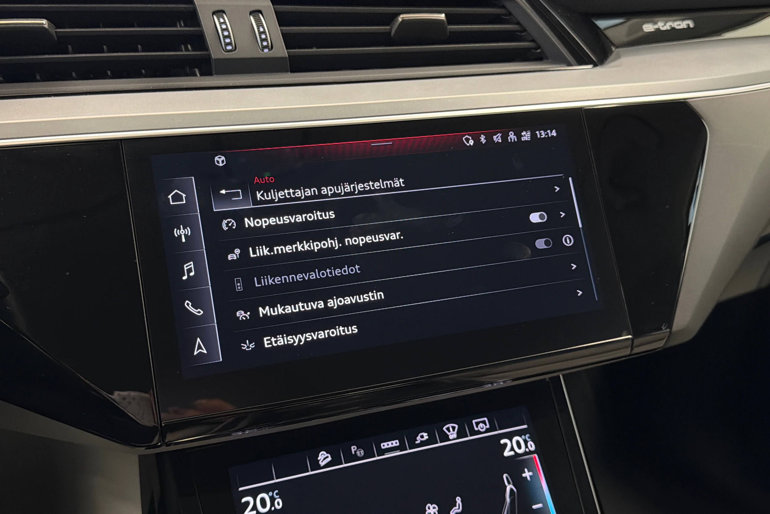 harmaa Audi Q8 e-tron 2024 kuva 31.