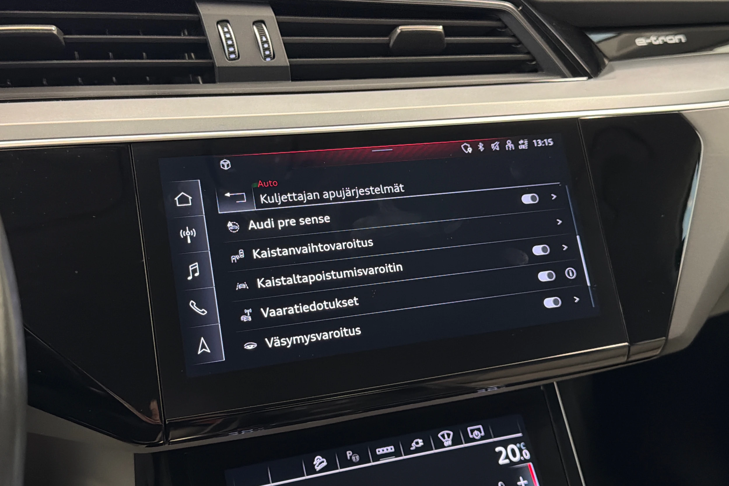 harmaa Audi Q8 e-tron 2024 kuva 32.