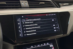 harmaa Audi Q8 e-tron 2024 kuva 32.