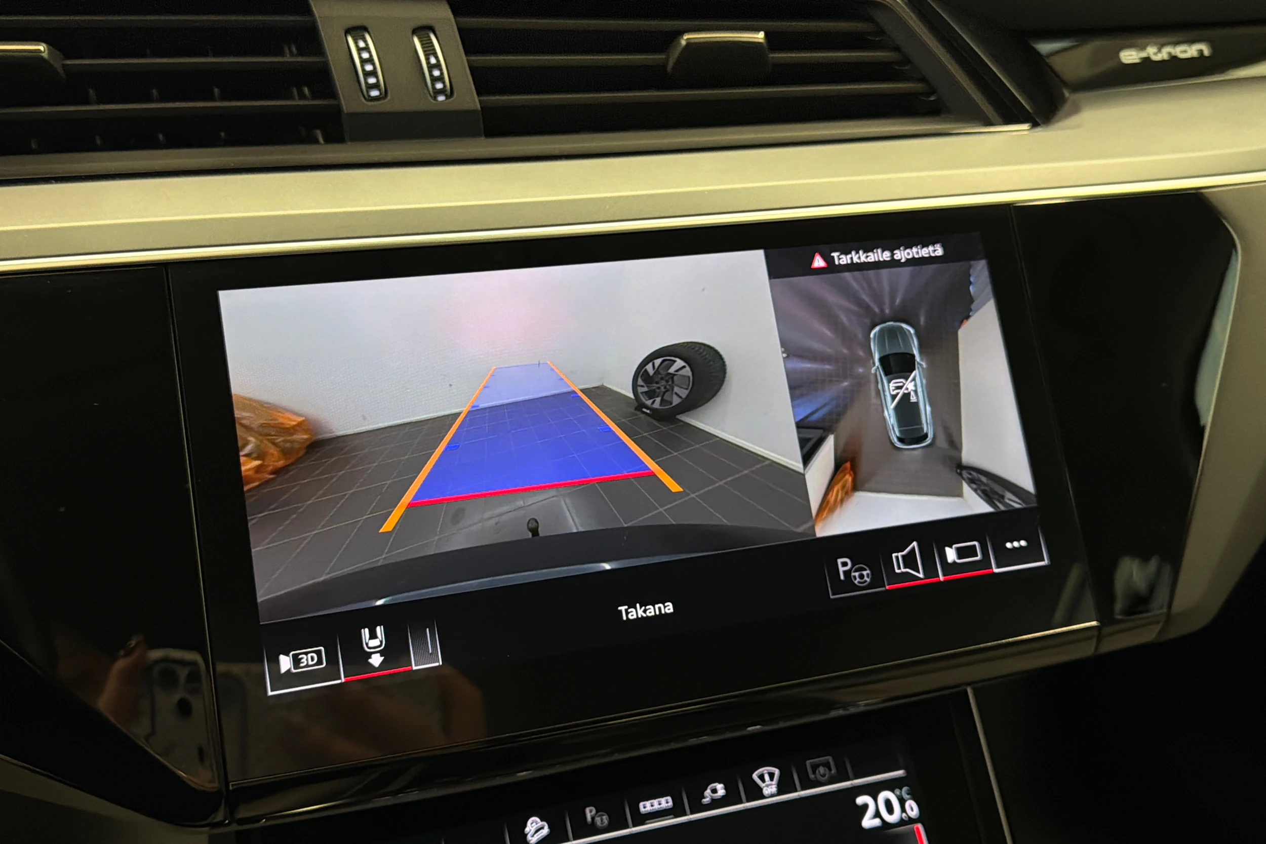 harmaa Audi Q8 e-tron 2024 kuva 33.