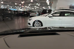 harmaa Audi Q8 e-tron 2024 kuva 34.