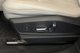 harmaa Audi Q8 e-tron 2024 kuva 36.