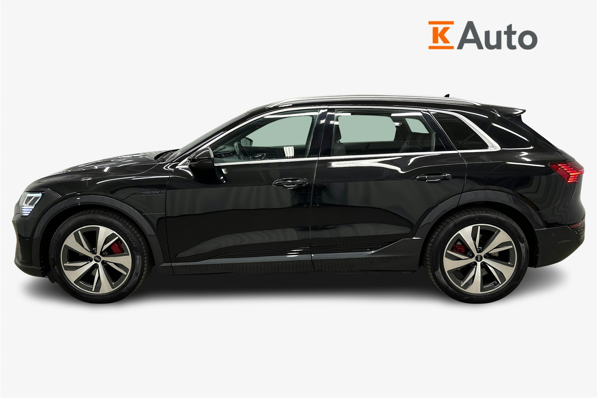 musta Audi Q8 e-tron 2024 kuva 6.