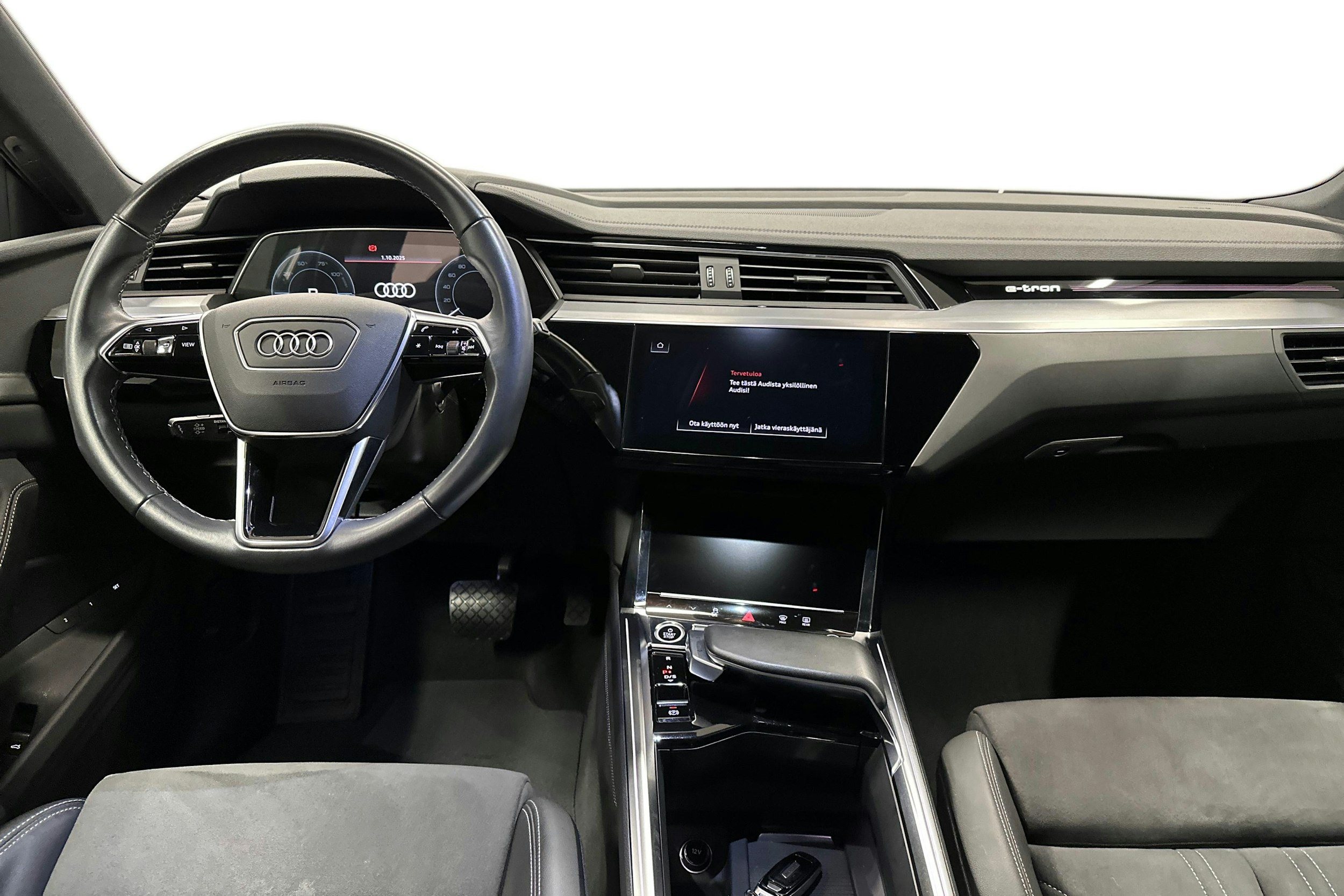 musta Audi Q8 e-tron 2024 kuva 9.