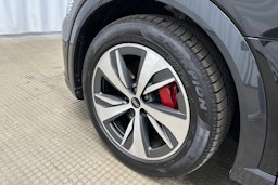 musta Audi Q8 e-tron 2024 kuva 11.