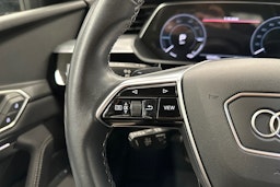 musta Audi Q8 e-tron 2024 kuva 14.