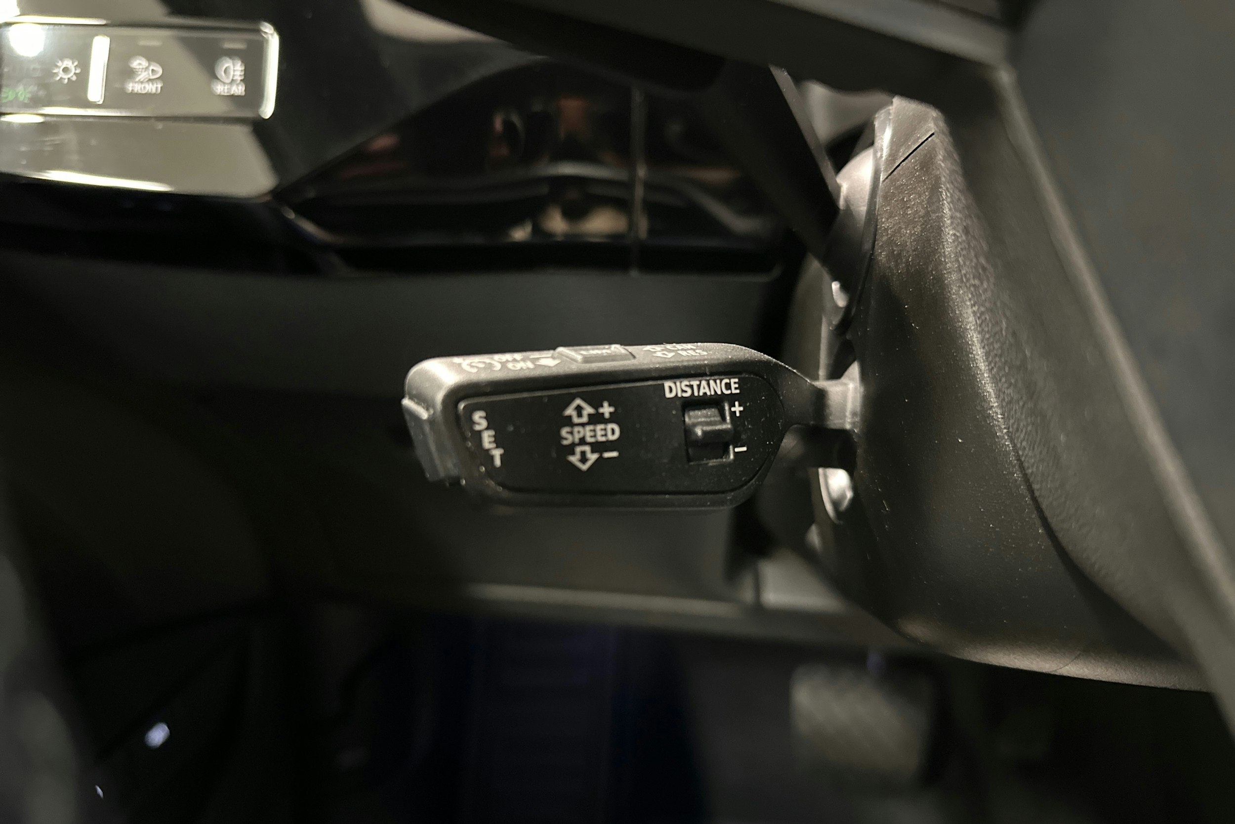 musta Audi Q8 e-tron 2024 kuva 16.