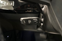 musta Audi Q8 e-tron 2024 kuva 16.