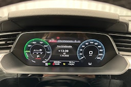 musta Audi Q8 e-tron 2024 kuva 17.