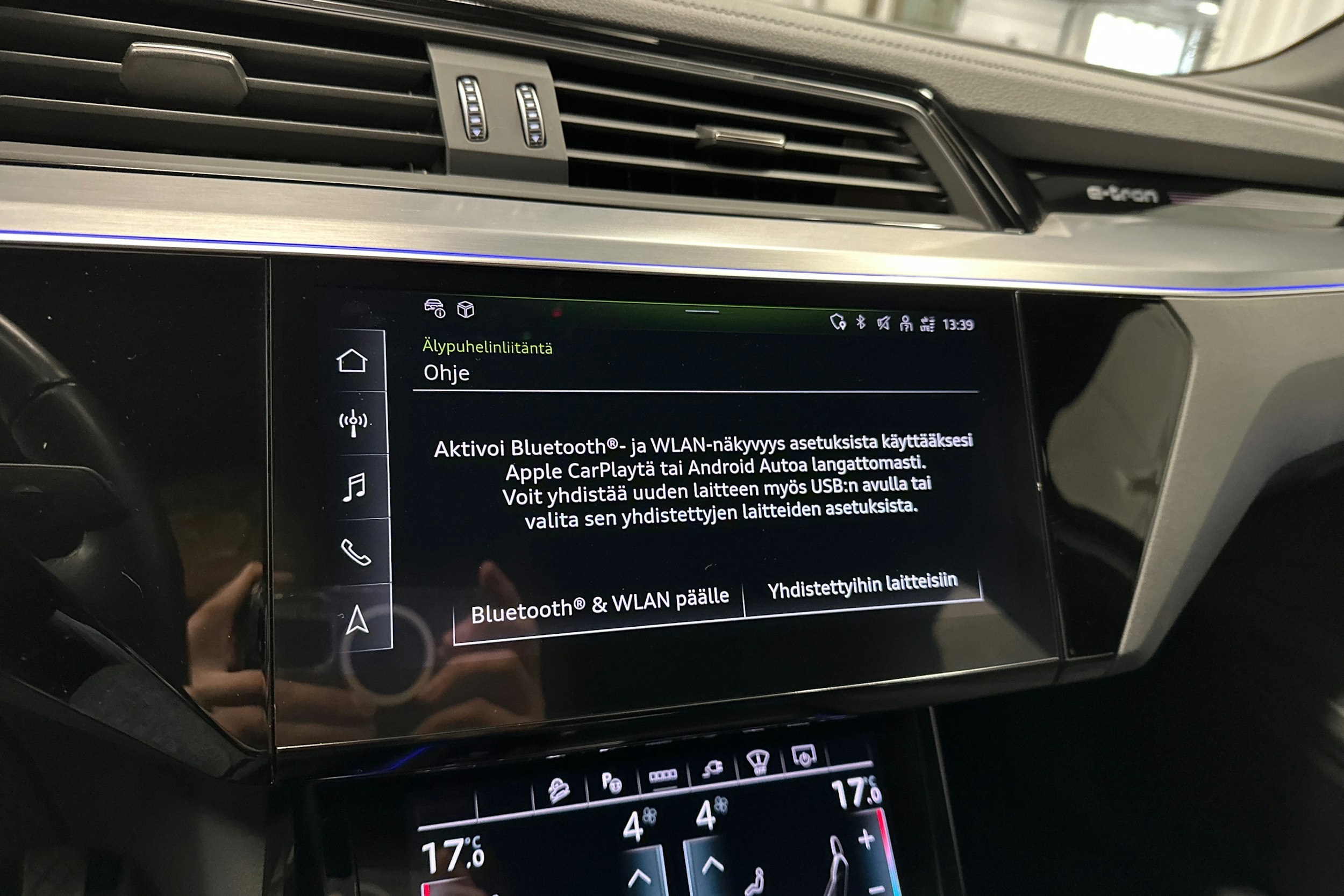 musta Audi Q8 e-tron 2024 kuva 20.