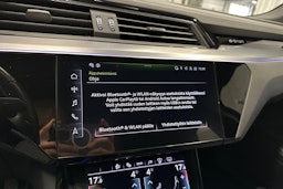 musta Audi Q8 e-tron 2024 kuva 20.