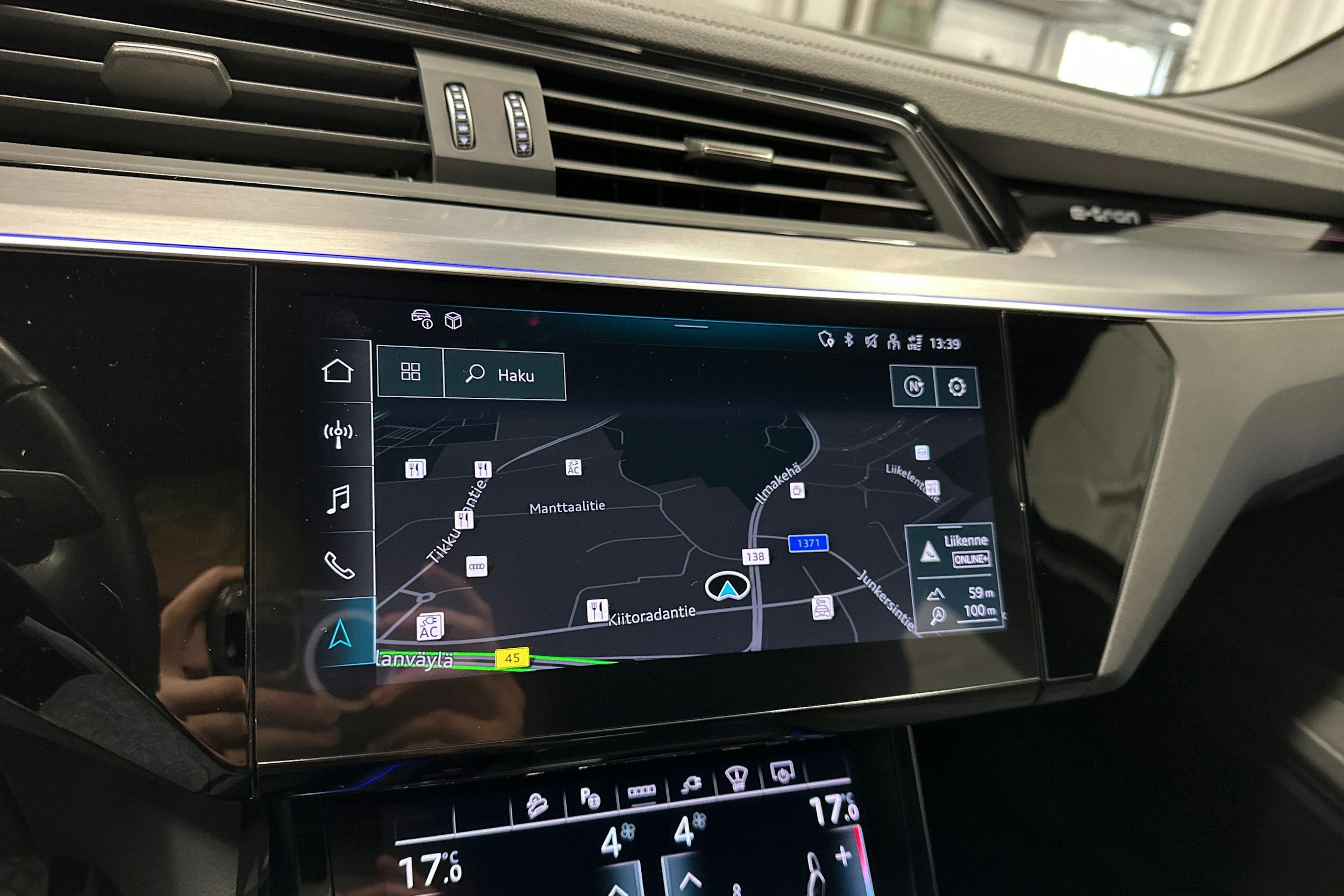 musta Audi Q8 e-tron 2024 kuva 21.