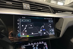 musta Audi Q8 e-tron 2024 kuva 21.