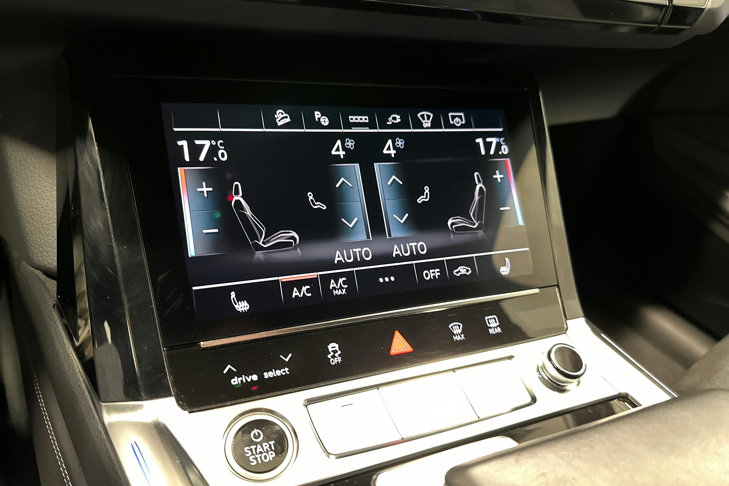musta Audi Q8 e-tron 2024 kuva 25.
