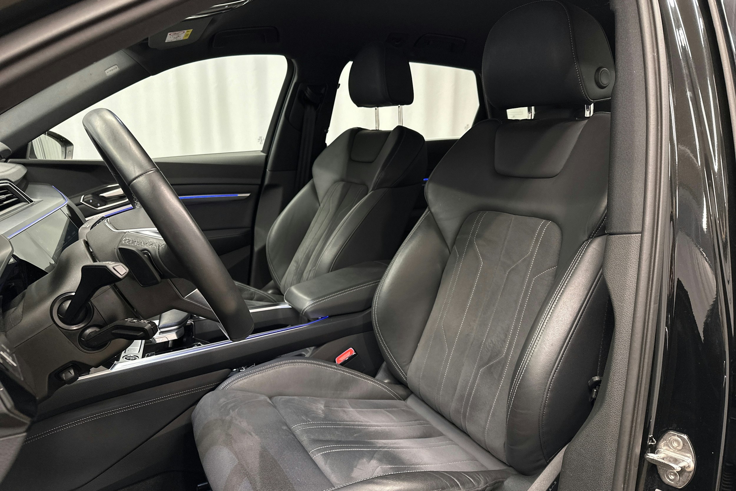 musta Audi Q8 e-tron 2024 kuva 27.