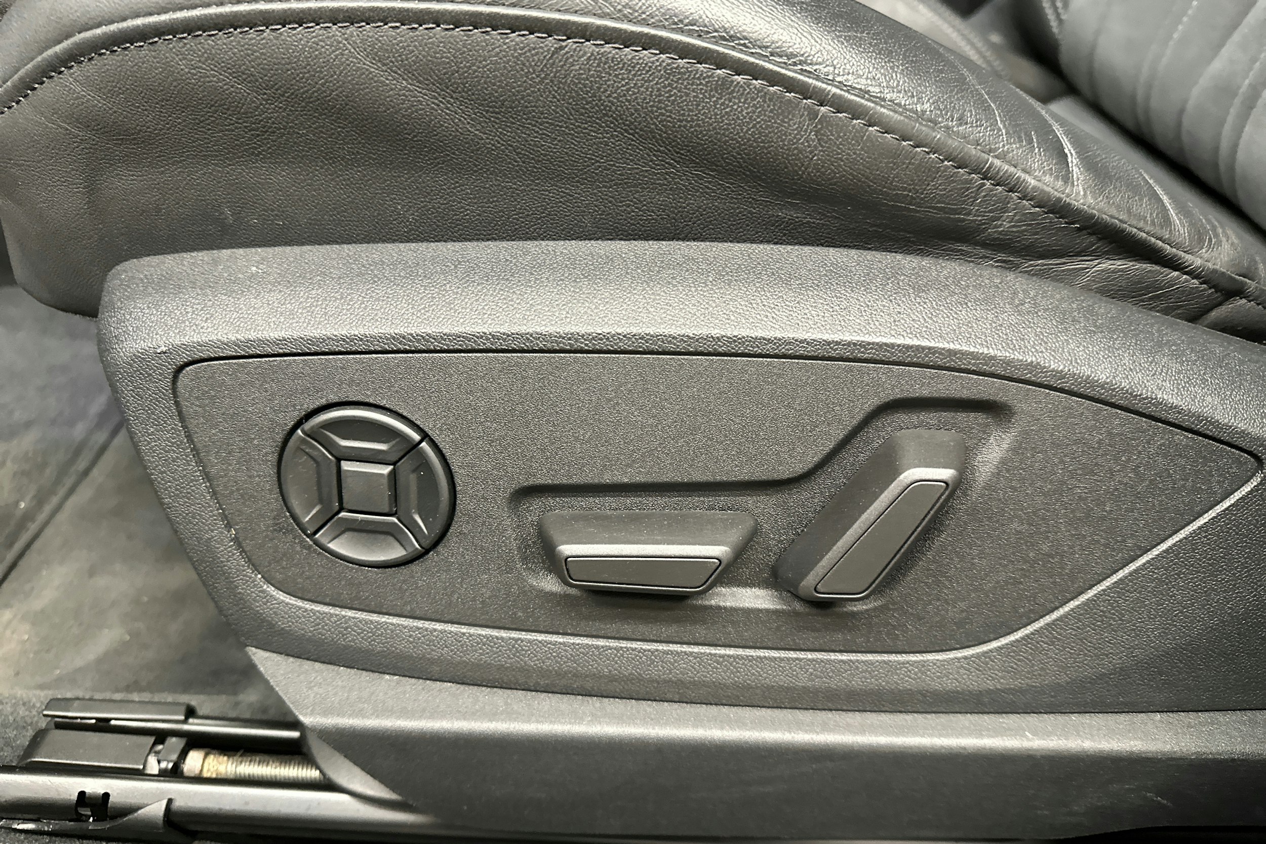 musta Audi Q8 e-tron 2024 kuva 28.