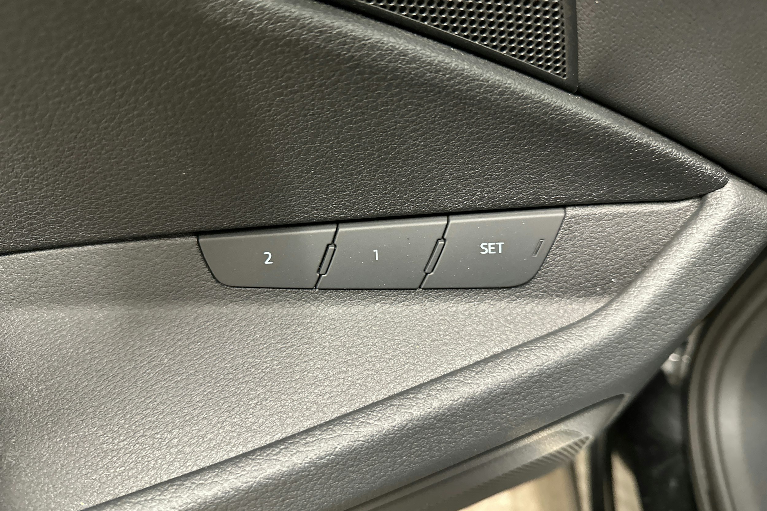 musta Audi Q8 e-tron 2024 kuva 29.