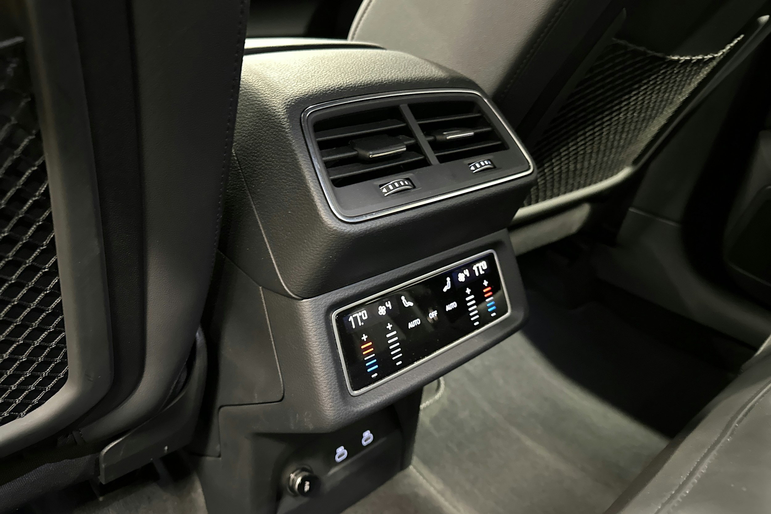 musta Audi Q8 e-tron 2024 kuva 30.