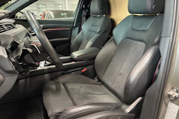 harmaa Audi Q8 e-tron 2024 kuva 4.