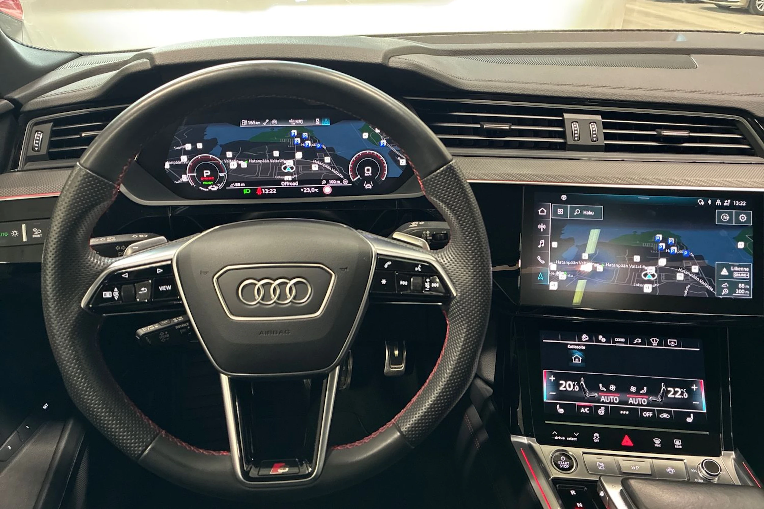 harmaa Audi Q8 e-tron 2024 kuva 5.