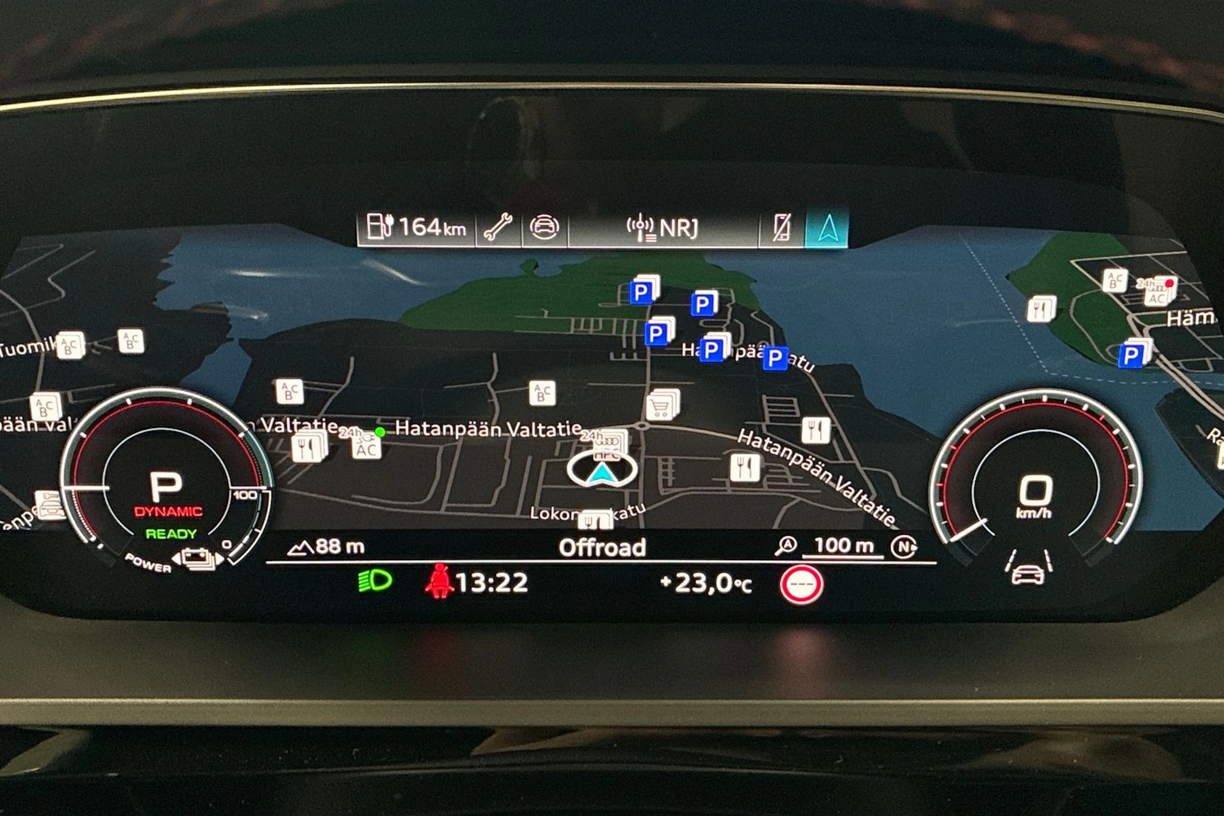 harmaa Audi Q8 e-tron 2024 kuva 7.