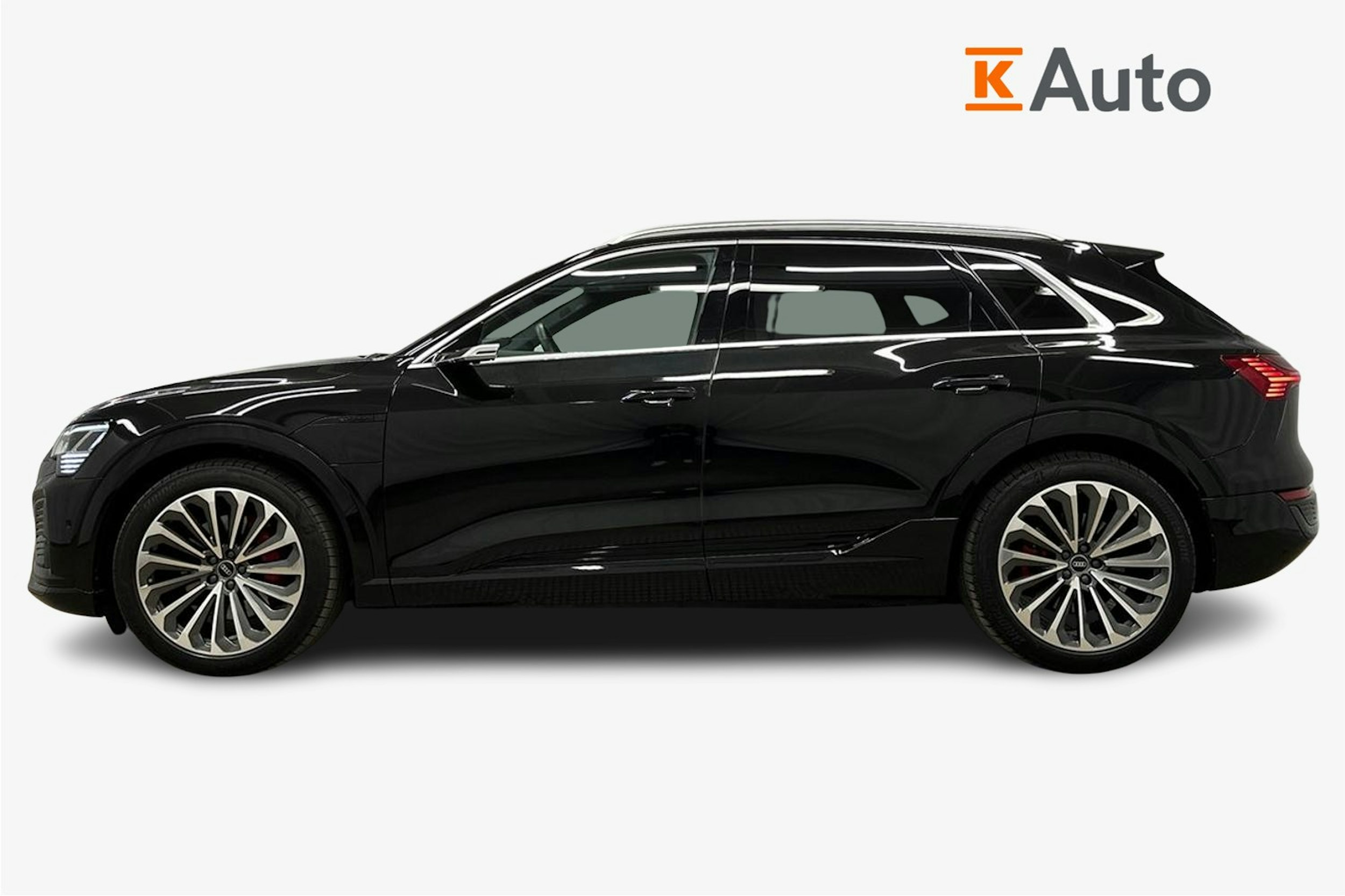 musta Audi Q8 e-tron 2024 kuva 6.