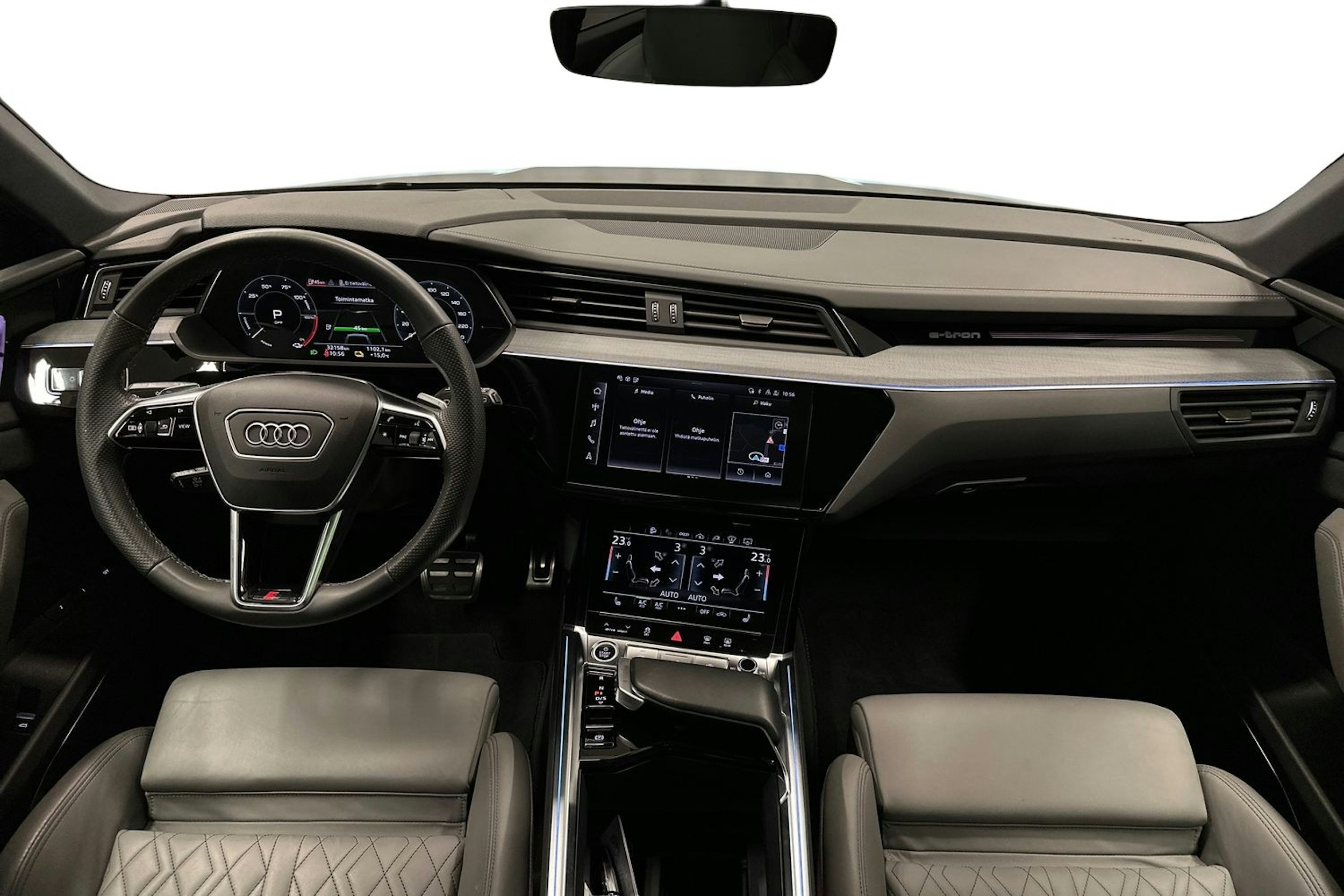 musta Audi Q8 e-tron 2024 kuva 9.