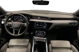 musta Audi Q8 e-tron 2024 kuva 9.