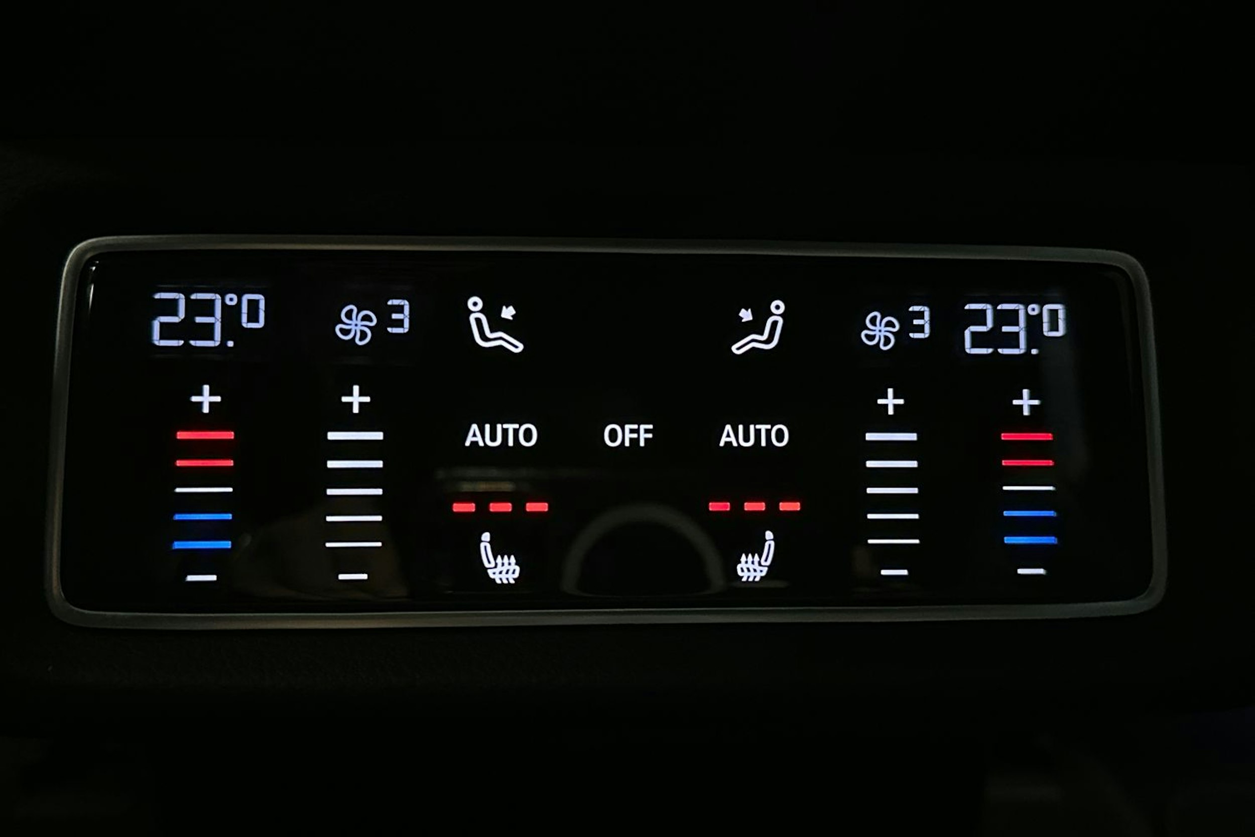 musta Audi Q8 e-tron 2024 kuva 14.