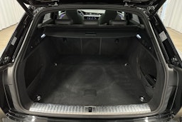musta Audi Q8 e-tron 2024 kuva 15.