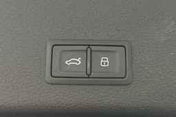 musta Audi Q8 e-tron 2024 kuva 16.