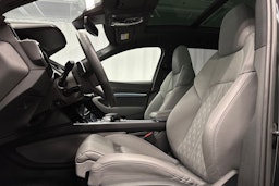 musta Audi Q8 e-tron 2024 kuva 18.