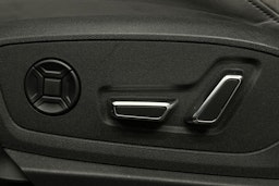musta Audi Q8 e-tron 2024 kuva 19.