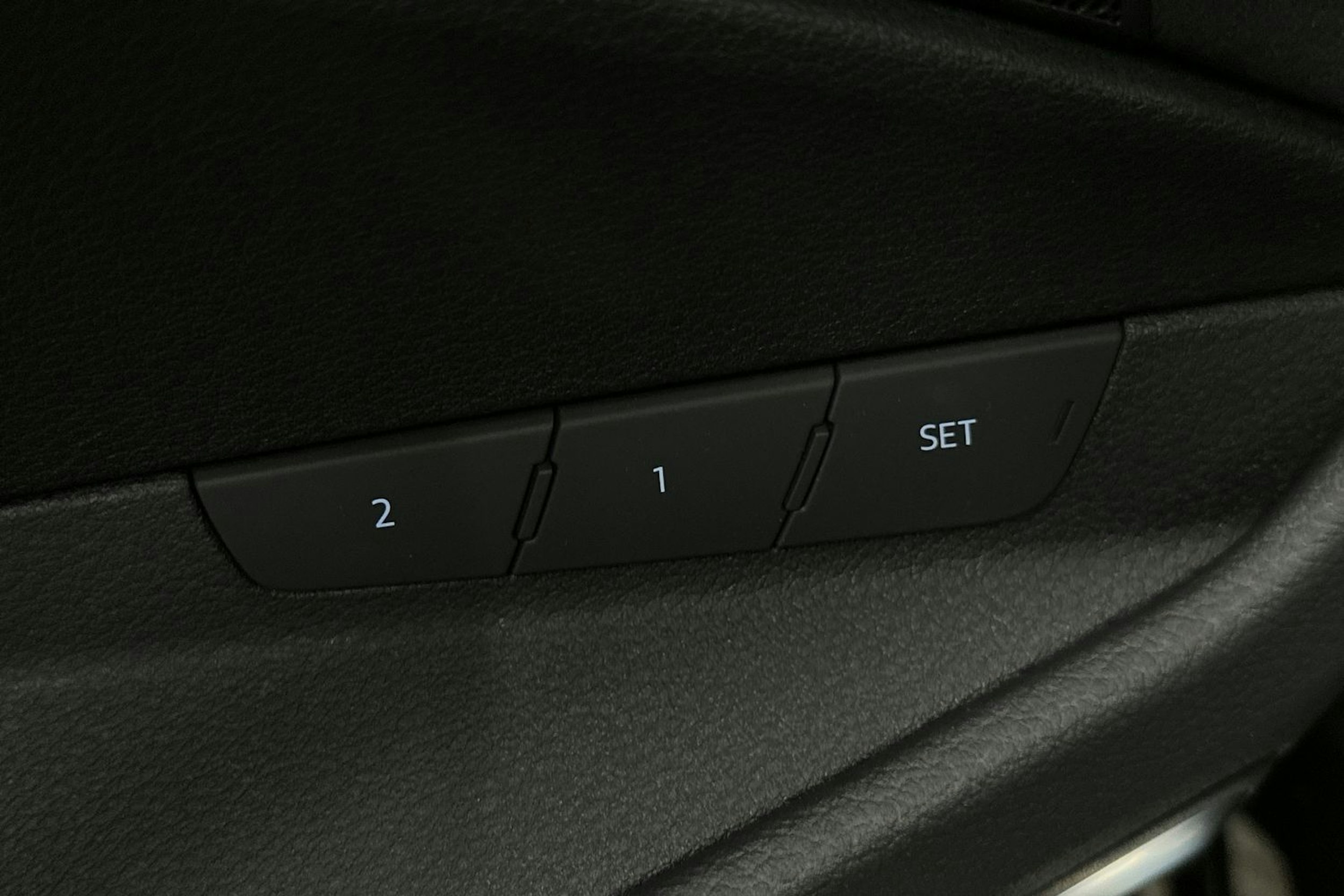 musta Audi Q8 e-tron 2024 kuva 20.